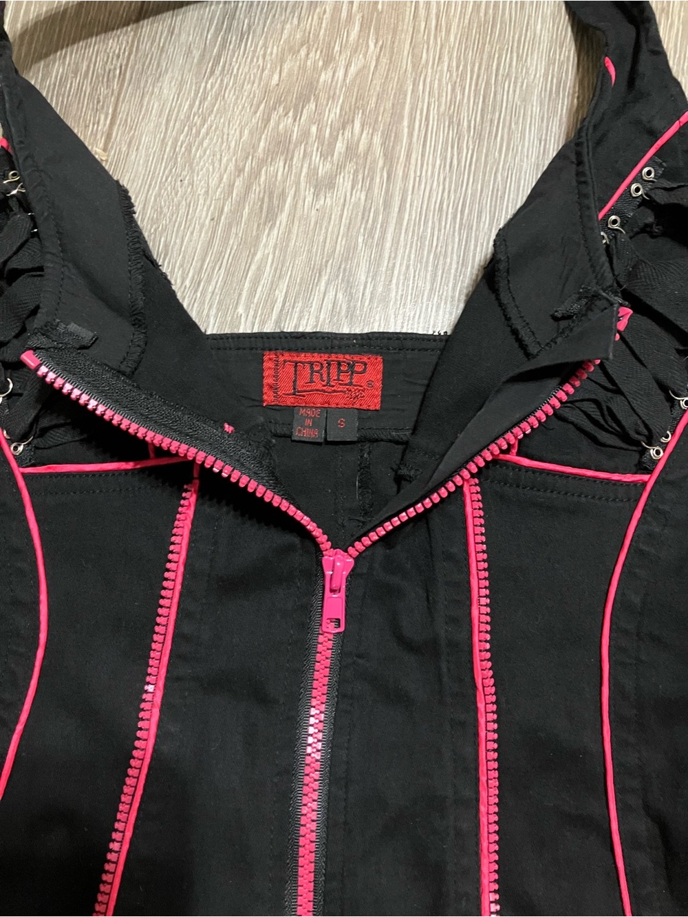 ✨Y2K✨ Tripp NYC Black Halter Corset Top with Hot Pink Piping/Zipper Detail - Picture 5 of 10